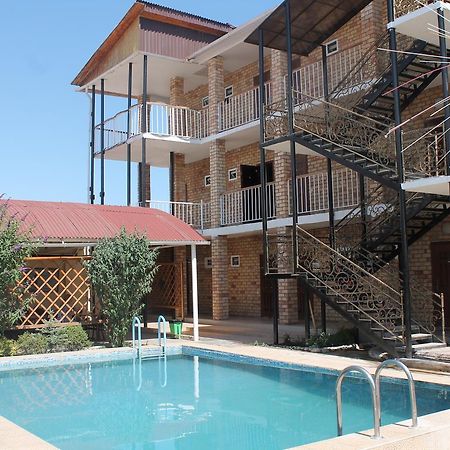 Hotel Адилет Tscholponata Exterior foto