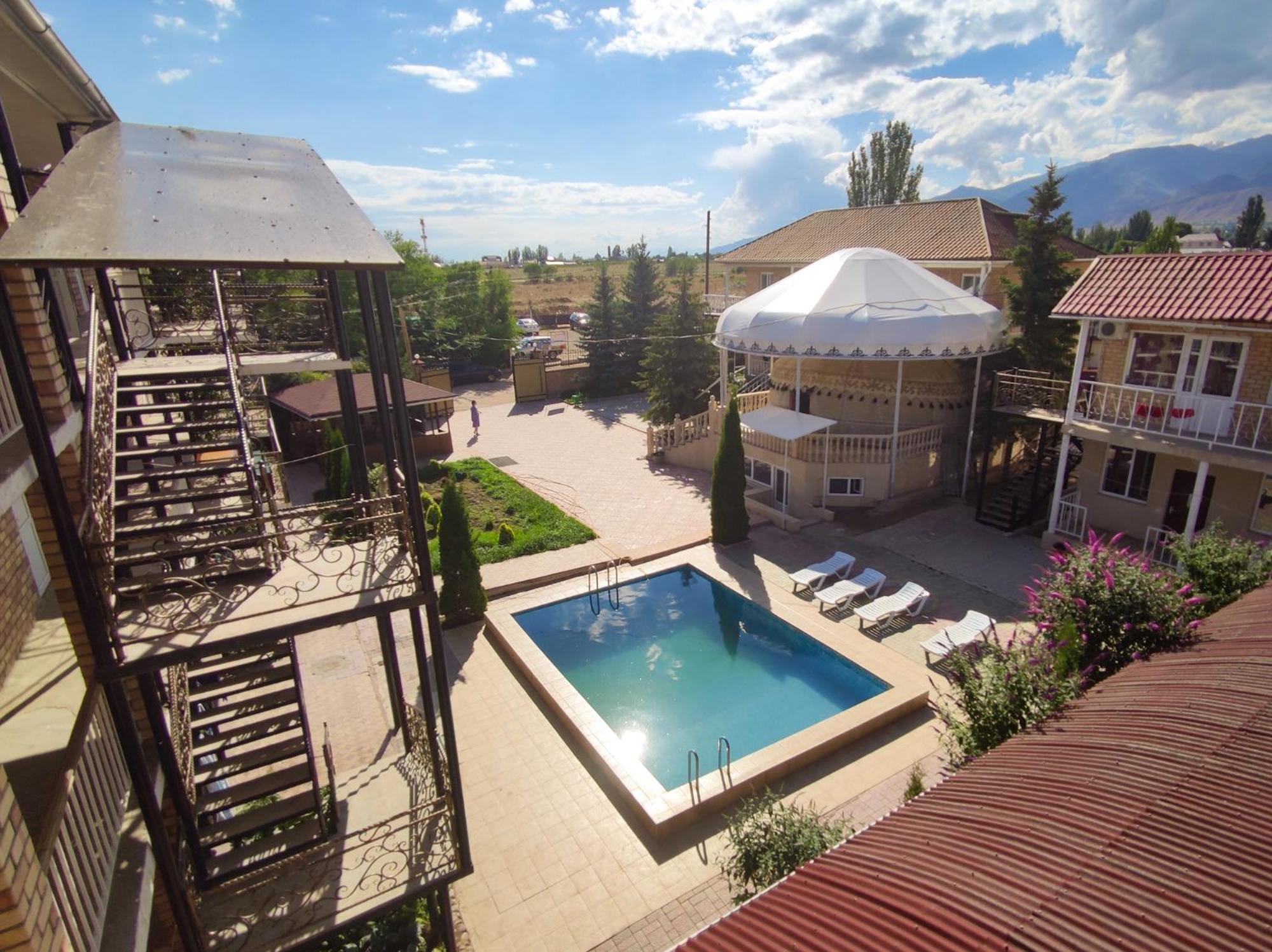 Hotel Адилет Tscholponata Exterior foto