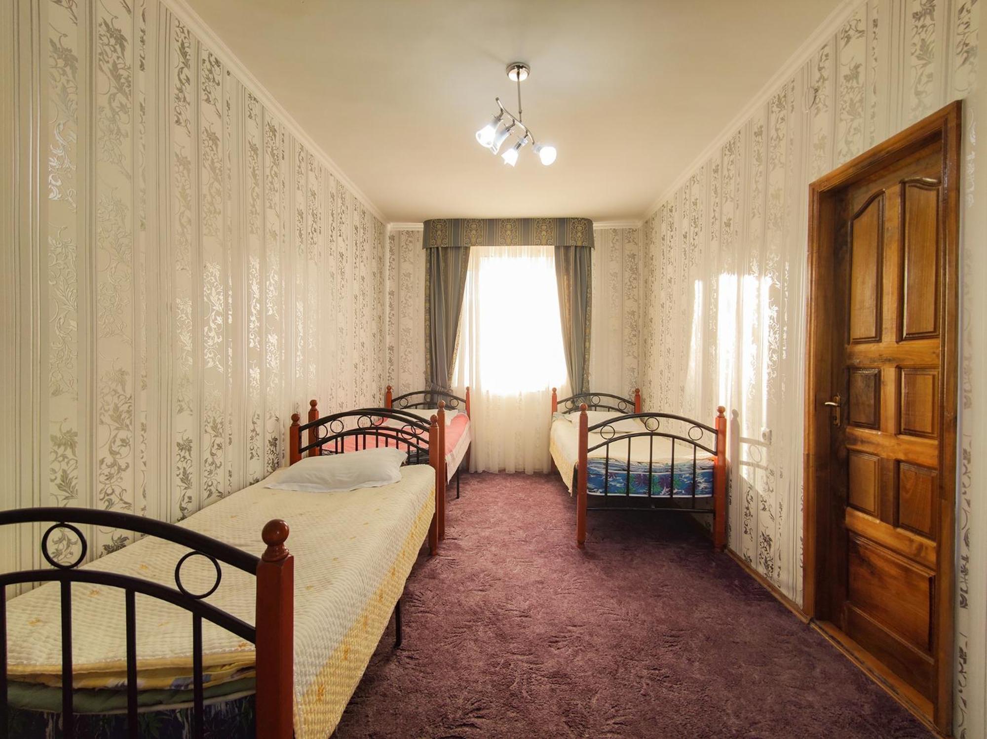 Hotel Адилет Tscholponata Exterior foto