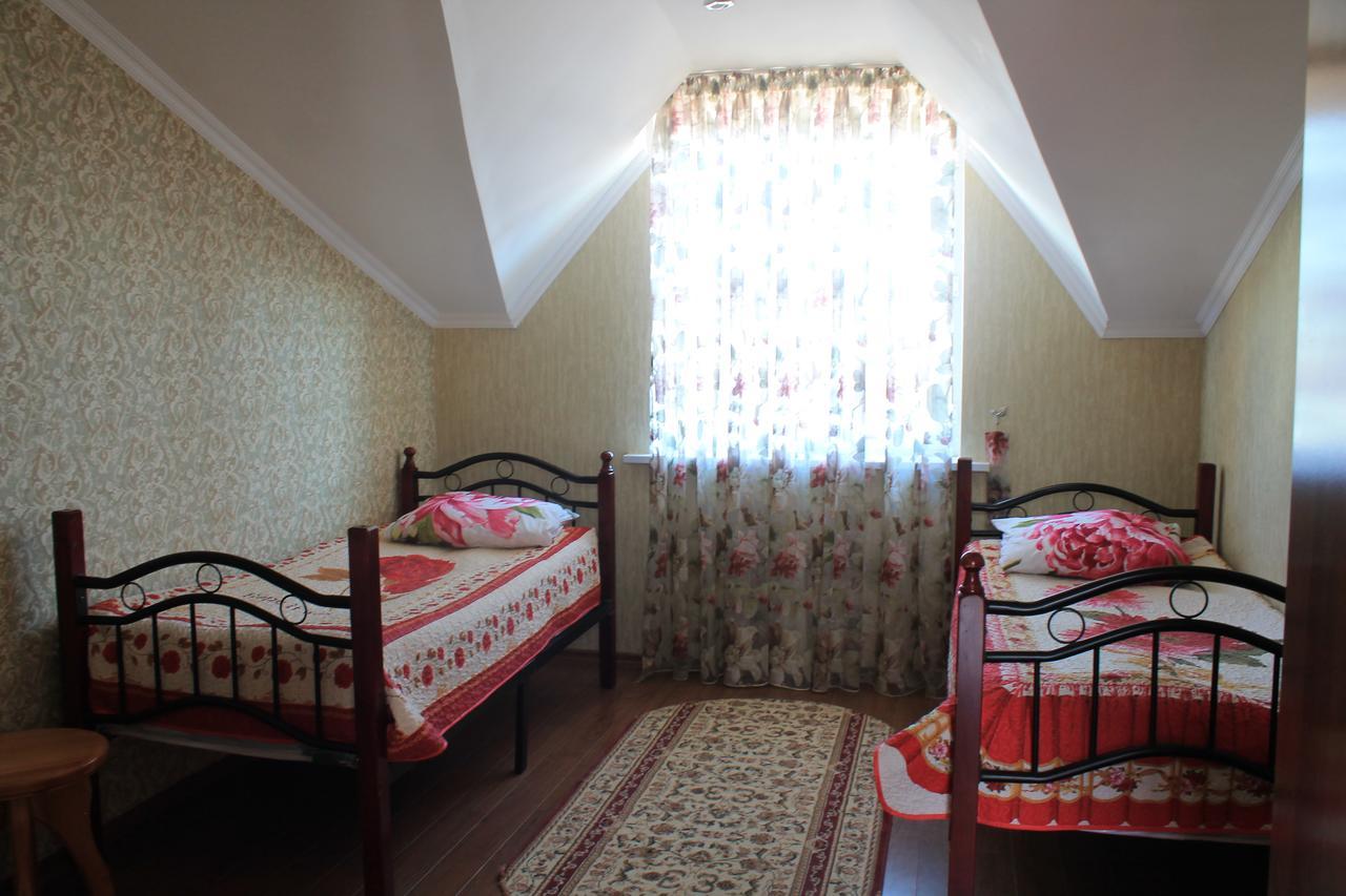 Hotel Адилет Tscholponata Exterior foto