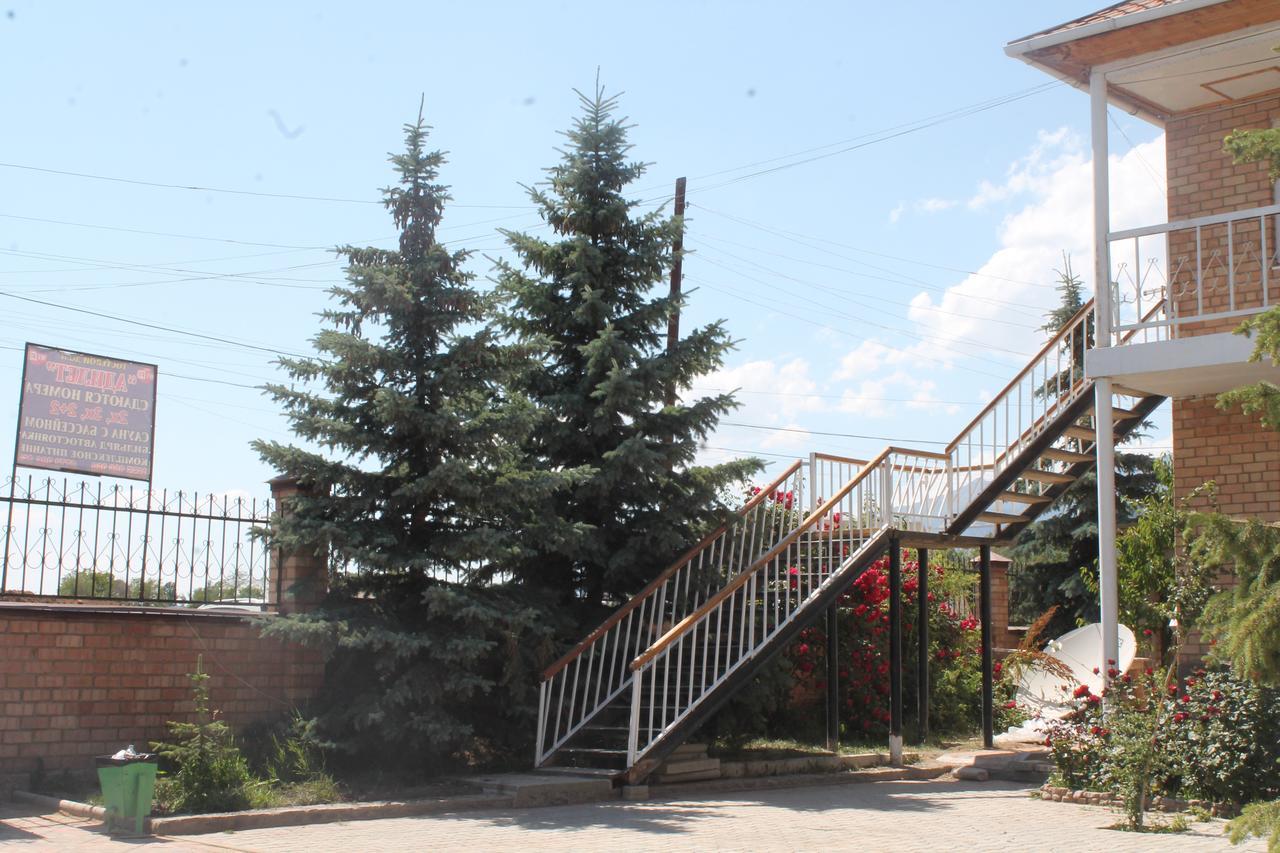 Hotel Адилет Tscholponata Exterior foto