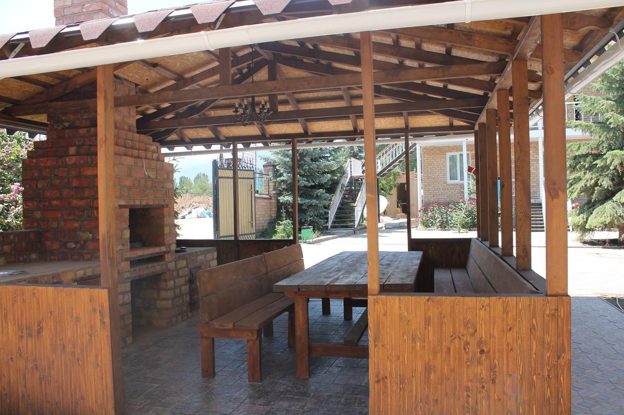 Hotel Адилет Tscholponata Exterior foto